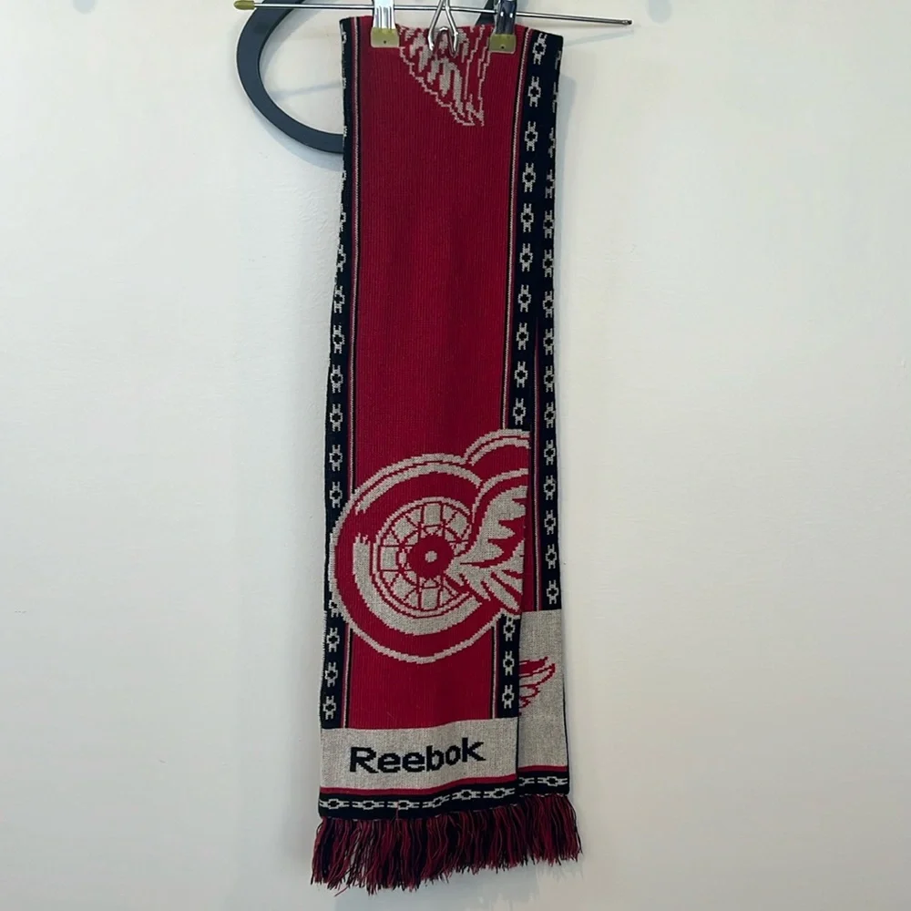 2012 Reebok Faceoff Collection NHL Detroit Redwings Winter Classic Scarf